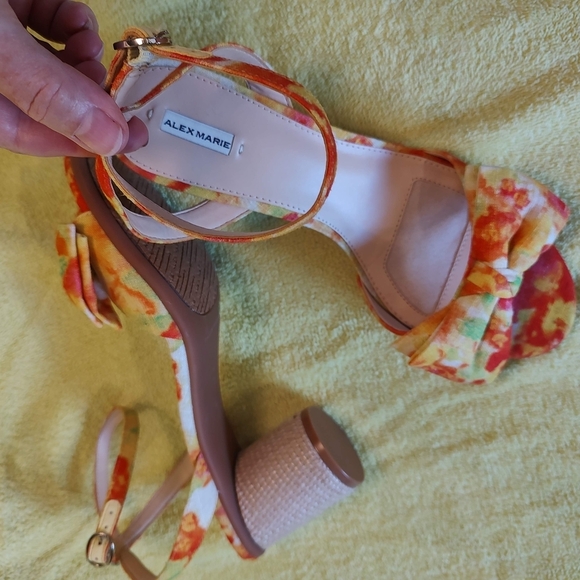 Alex Marie Orange and Yellow Bow Cottage Sandals Woven Circular Heel SZ 8.5 - Picture 3 of 7